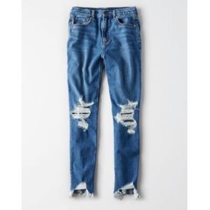 American Eagle Ripped Mom Jeans 🦅